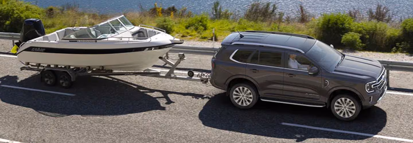 La SUV Todoterreno Ford Everest equipa un poderoso motor diésel que brinda potencia y torque para remolcar, transportar y disfrutar de experiencias todoterreno.