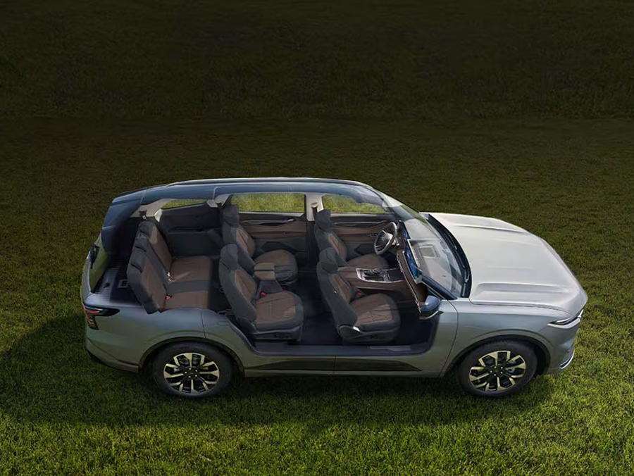 Cuando viajas con tu familia o amigos, la seguridad es esencial. Ford Edge® cuenta con un completo sistema de bolsas de aire para conductor y pasajeros, asistencias de manejo que aumentan la protección en ciudad y carretera, y anclajes ISOFIX para asegurar sillas infantiles.